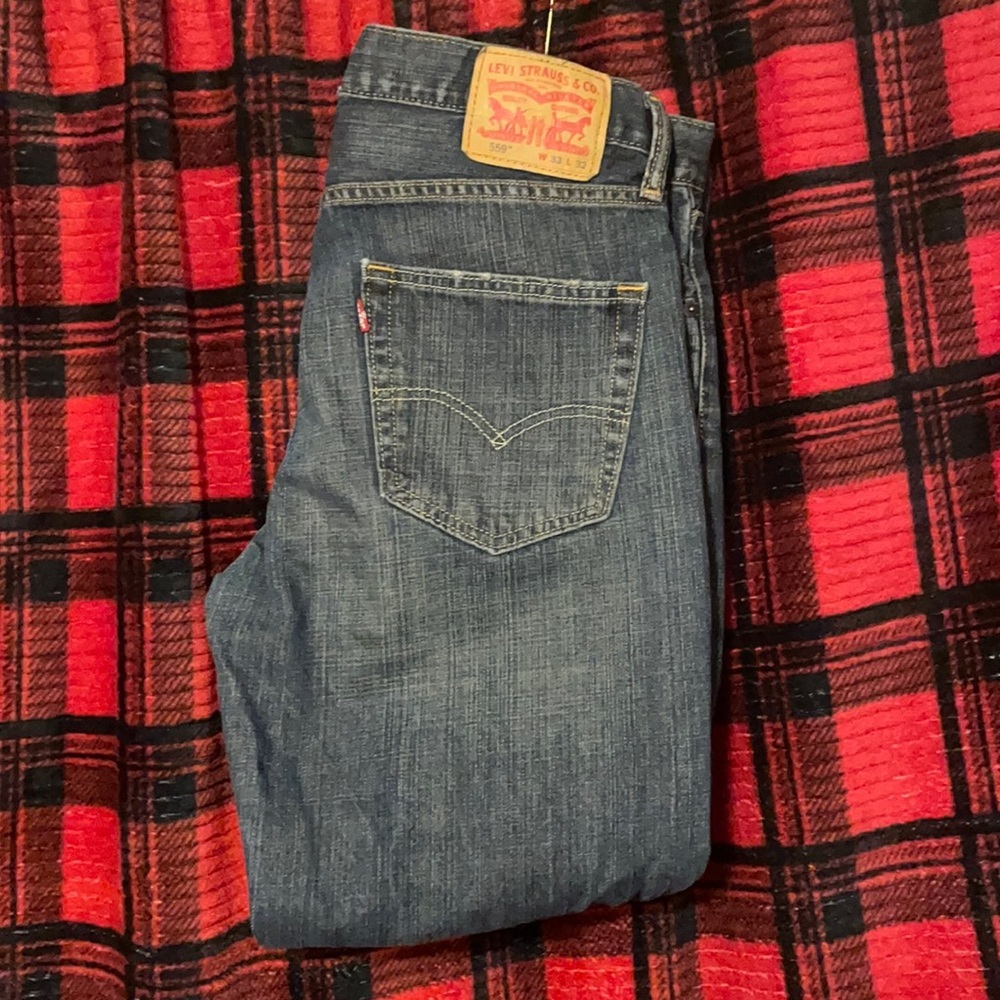 Levi’s jeans 559 33x32 relaxed slightly distressed